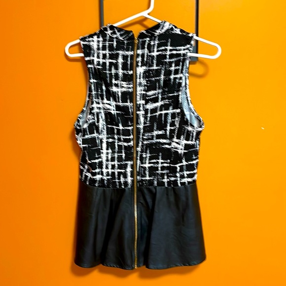 Size L Bebe tank with faux leather bottom - Picture 2 of 3